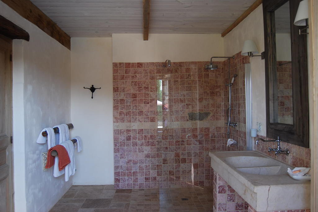 Mas De Garrigue Bed & Breakfast Calvignac Room photo